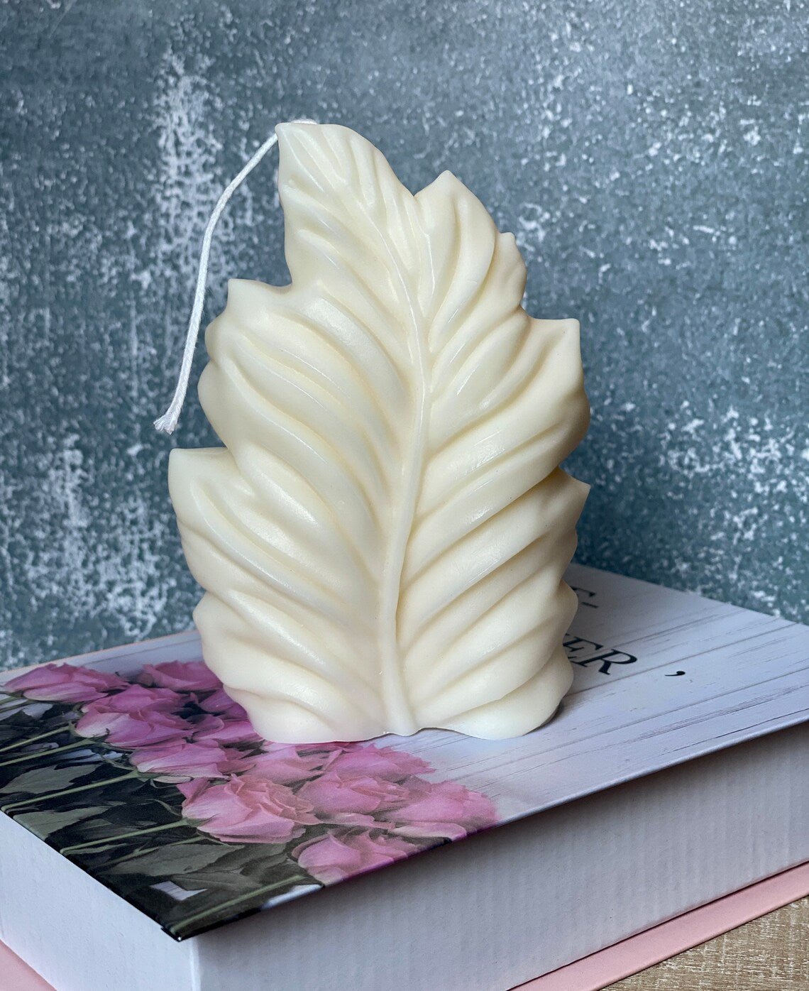 Minimalist Feather Design Soy Wax Sculpture Candle