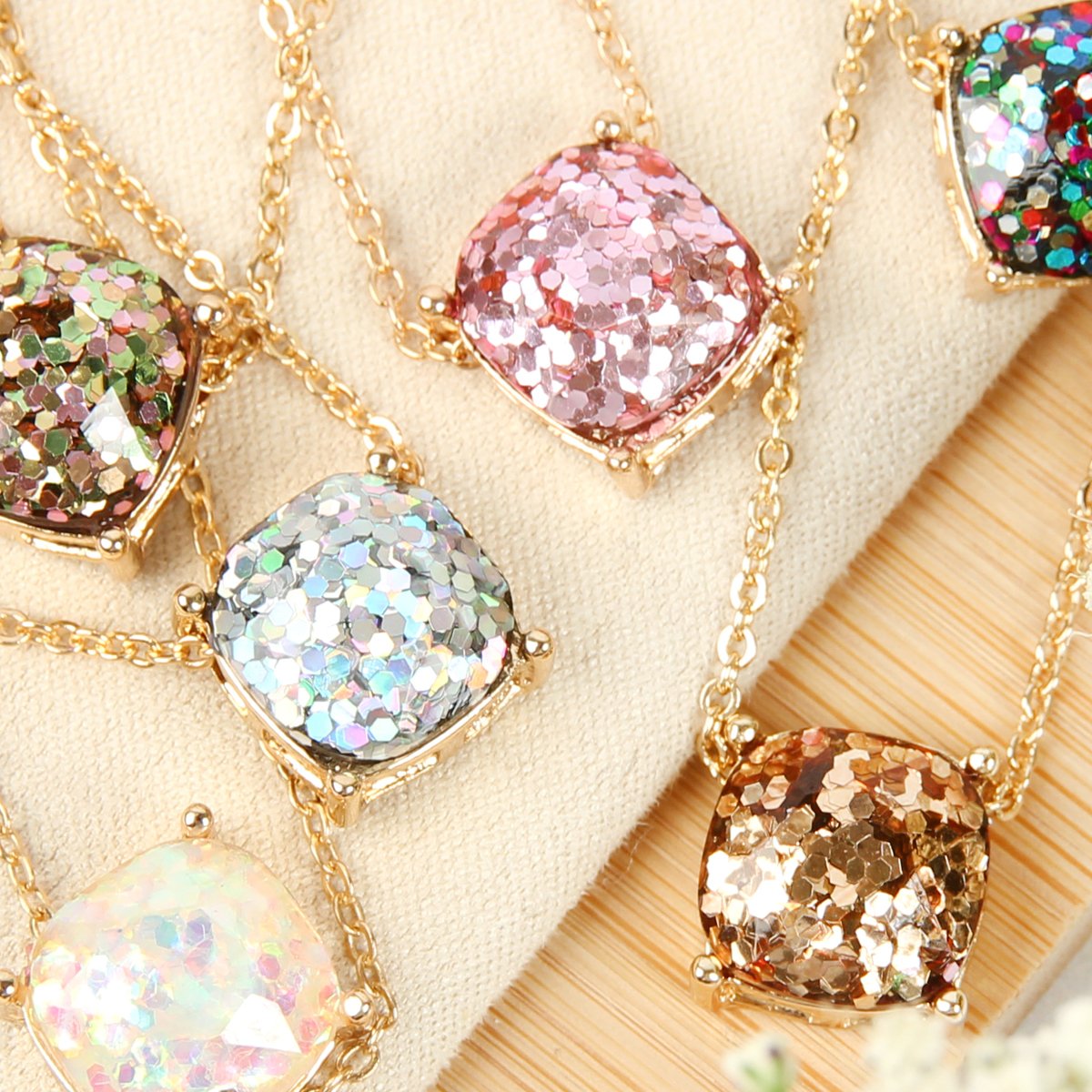 16355 - Cushion Glitter Necklace