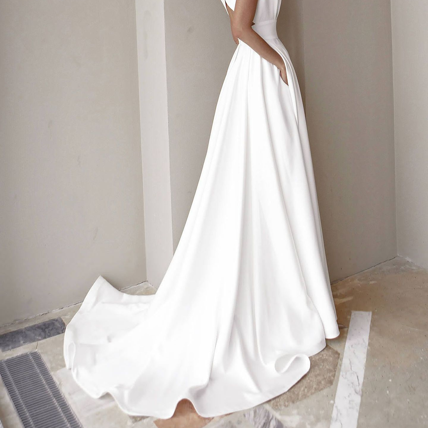 New Arrival 2024 Women White Sexy V-Neck Evening Dresses Womens Tailed Party