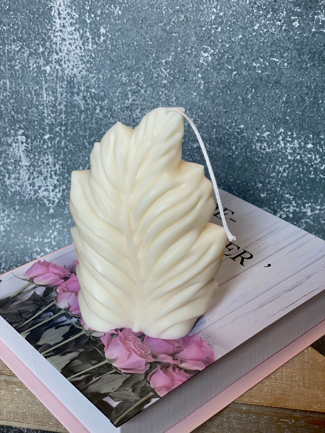 Minimalist Feather Design Soy Wax Sculpture Candle