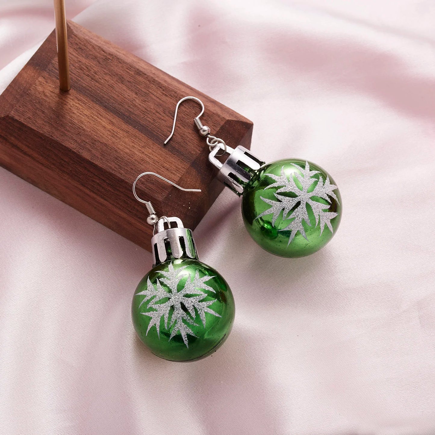 2024 New Fashion Christmas Earrings Creative Christmas Bulb Drop Earring