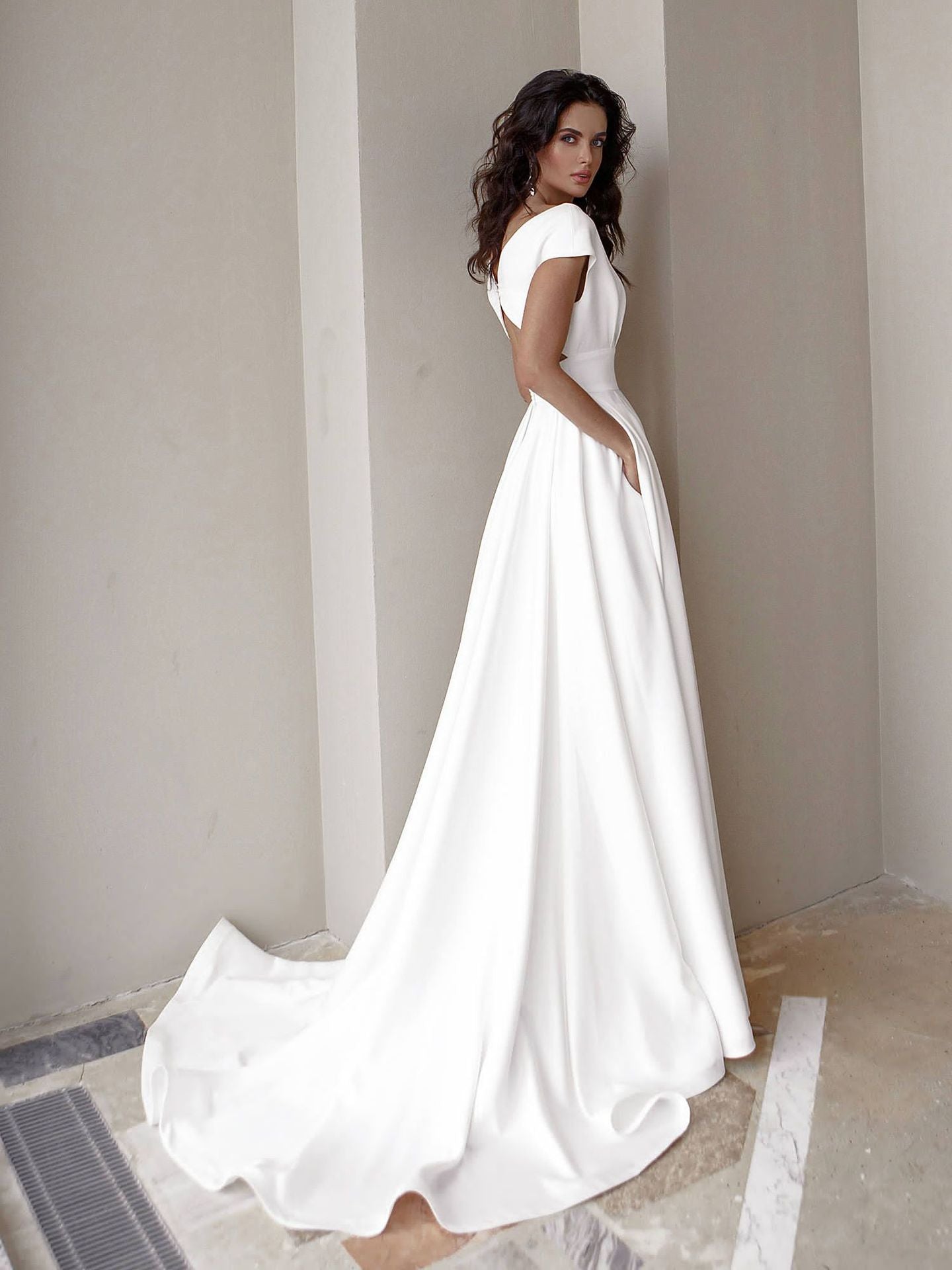 New Arrival 2024 Women White Sexy V-Neck Evening Dresses Womens Tailed Party